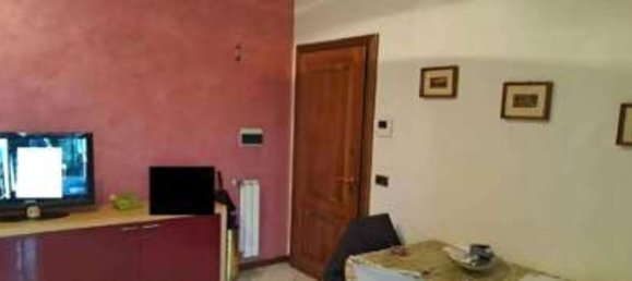 3 rooms Apartment in Prato, Italy No. 300073 5