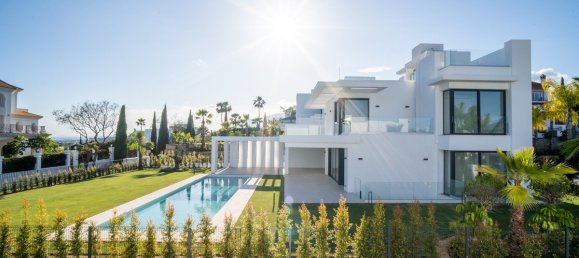Villa de 5 dormitorios en Marbella, Spain No. 3325 3