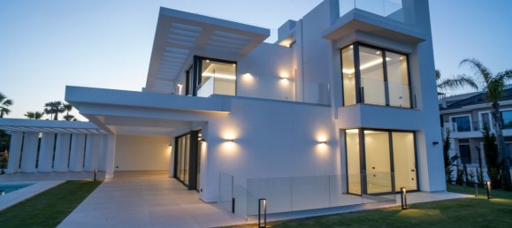 Villa de 5 dormitorios en Marbella, Spain No. 3325 7