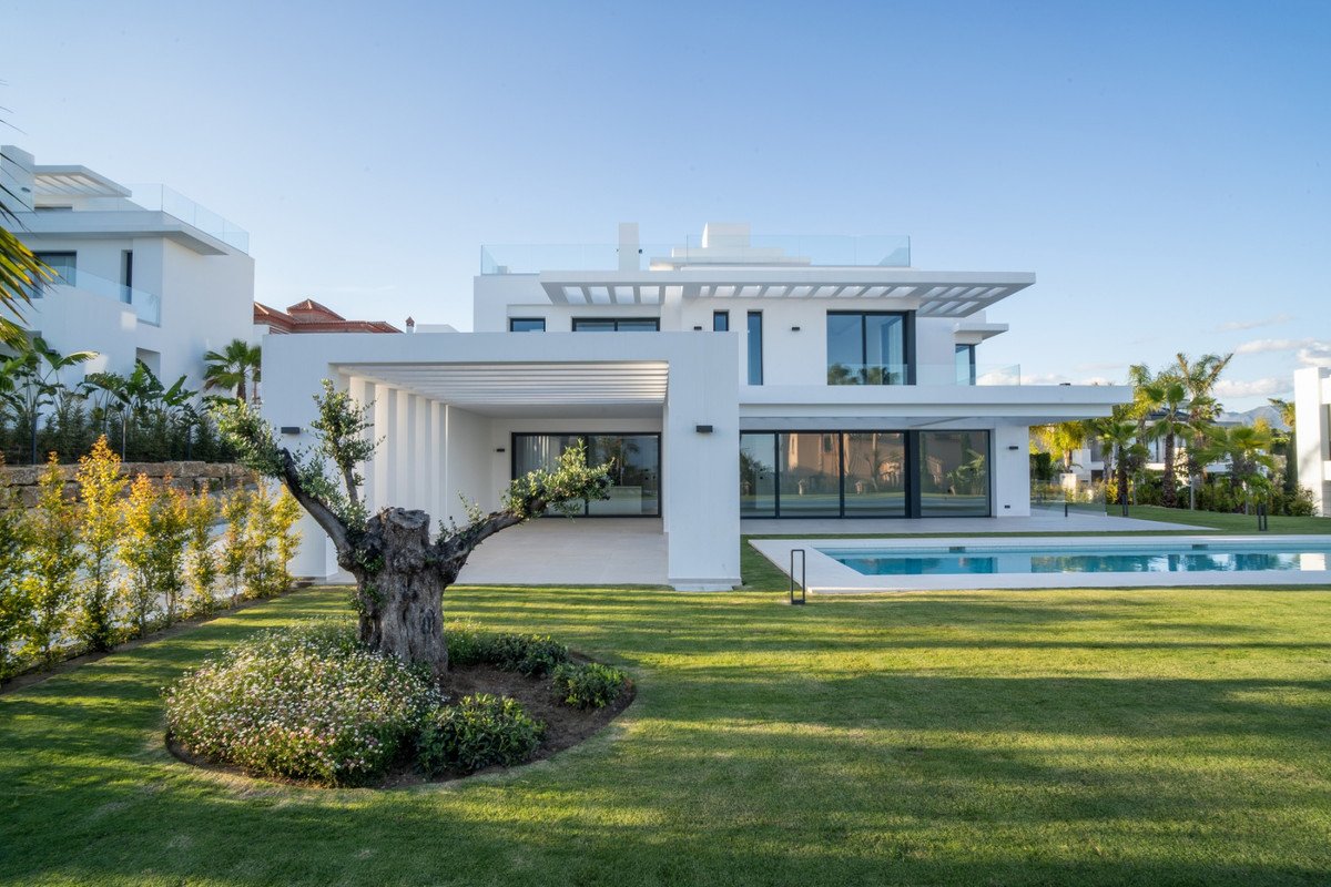 Villa de 5 dormitorios en Marbella, Spain No. 3325
