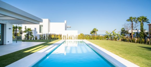 Villa de 5 dormitorios en Marbella, Spain No. 3325 4