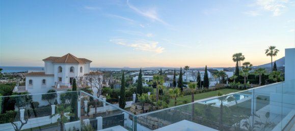 Villa de 5 dormitorios en Marbella, Spain No. 3325 2