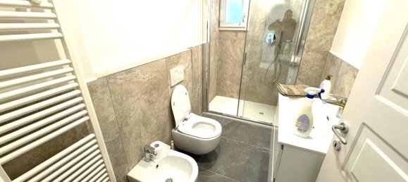 3 rooms Apartment in Florence, Italy No. 35931 10