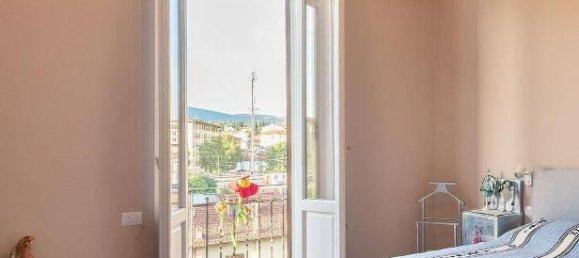 3 rooms Apartment in Florence, Italy No. 35931 5