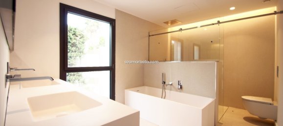 5 bedrooms Villa in Marbella, Spain No. 19599 26