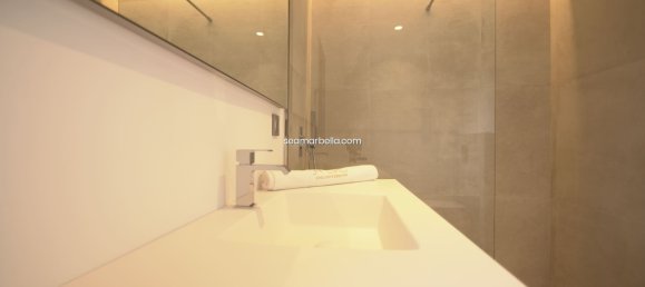 5 bedrooms Villa in Marbella, Spain No. 19599 25