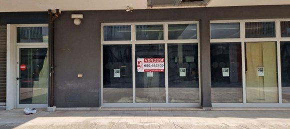 1400m² Office in Padua, Italy No. 65444 3