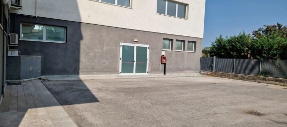1400m² Office in Padua, Italy No. 65444 5