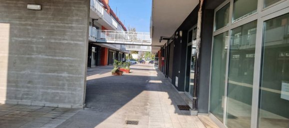 1400m² Office in Padua, Italy No. 65444 4