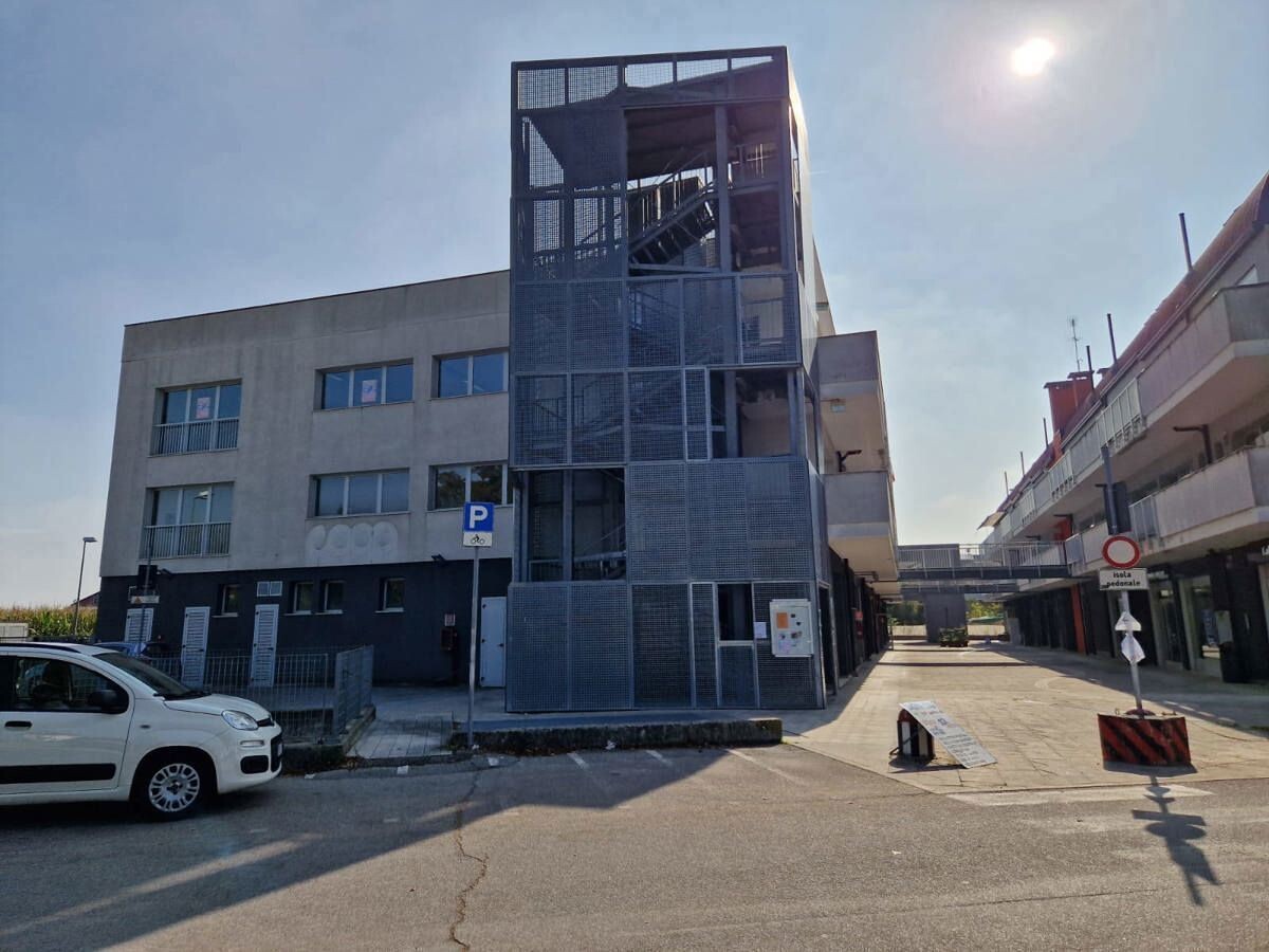 1400m² Office in Padua, Italy No. 65444