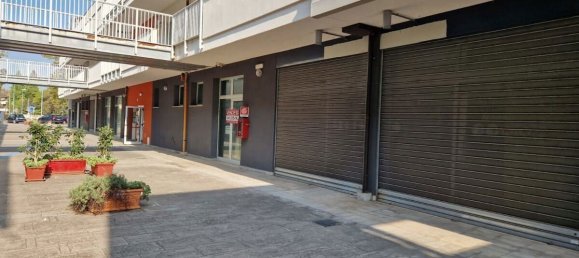 1400m² Office in Padua, Italy No. 65444 9