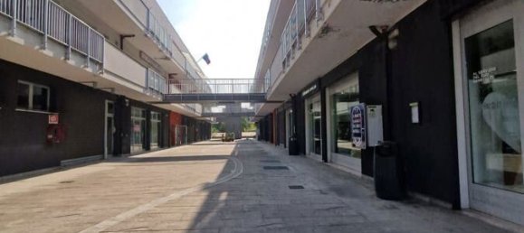 1400m² Office in Padua, Italy No. 65444 13