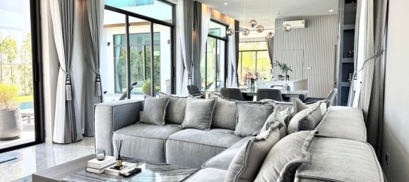 4 bedrooms Villa in Pattaya, Thailand No. 26628 26