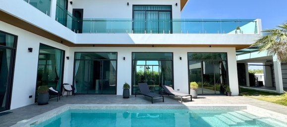 4 bedrooms Villa in Pattaya, Thailand No. 26628 2
