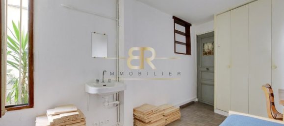 Studio in Paris, France No. 312624 3