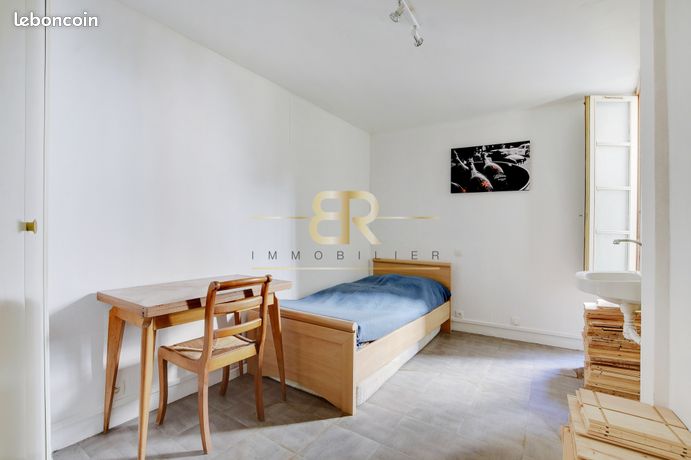 Studio in Paris, France No. 312624