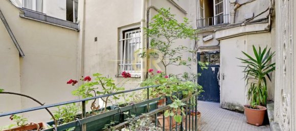 Studio in Paris, France No. 312624 4