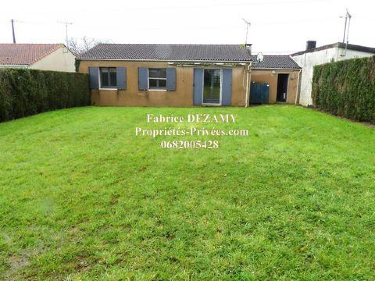 3 bedrooms House in Chantonnay, France No. 23718