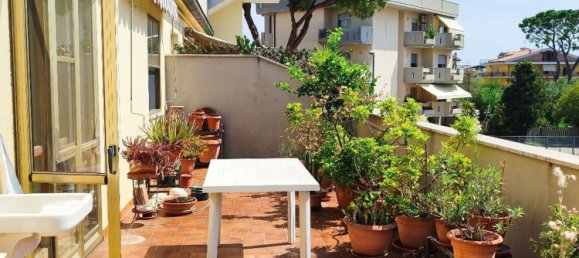 Apartamento de 5 dormitorios en Roseto degli Abruzzi, Italy No. 328081 2