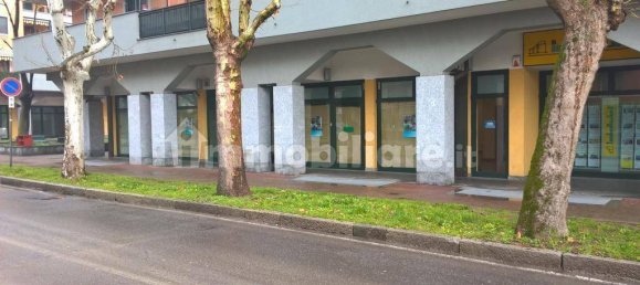 Propiedad comercial de 5 habitaciónes en Cormano, Italy No. 75796 2