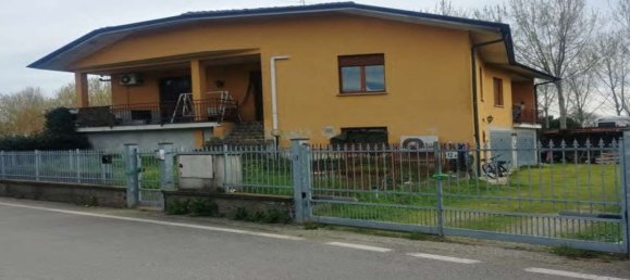Apartamento de 4 habitaciónes en Spino d'Adda, Italy No. 182934 2