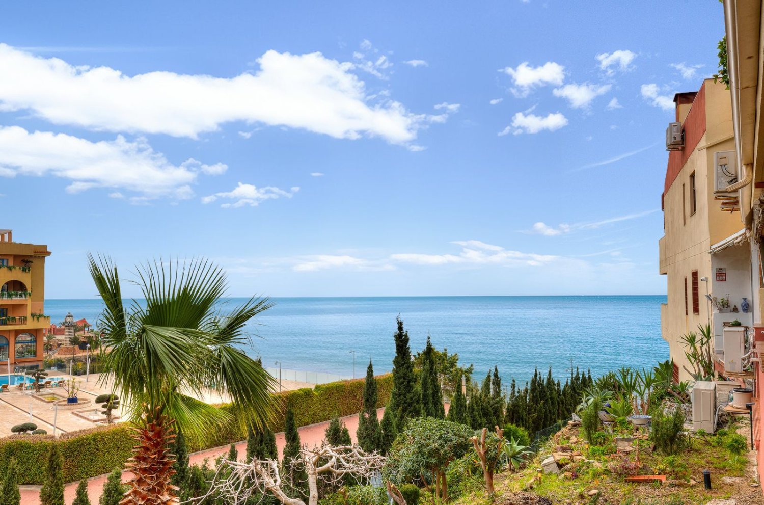 Apartamento de 2 dormitorios en Benalmádena, Spain No. 147640