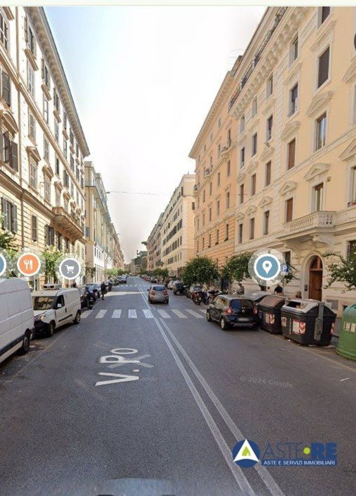 3 rooms Apartment in Rome, Italy No. 277566