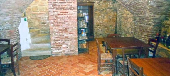70m² Commercial property in Montepulciano, Italy No. 363563 7