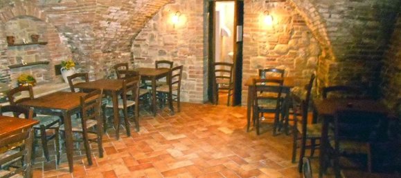 70m² Commercial property in Montepulciano, Italy No. 363563 6