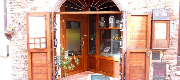 70m² Commercial property in Montepulciano, Italy No. 363563 13