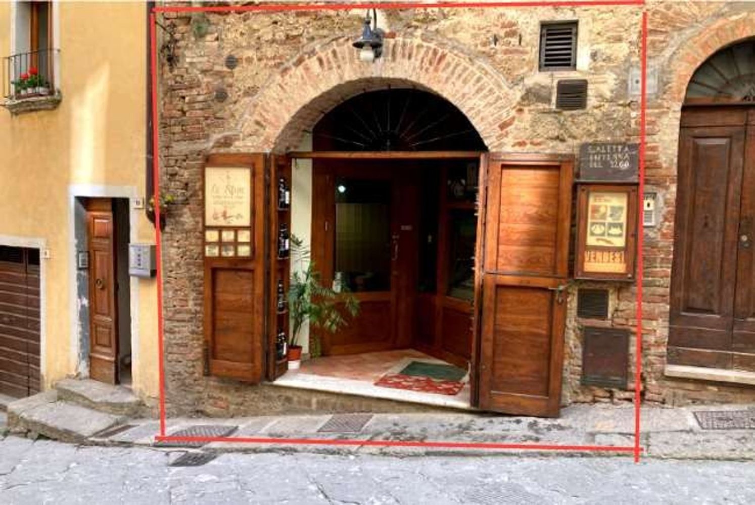 70m² Commercial property in Montepulciano, Italy No. 363563
