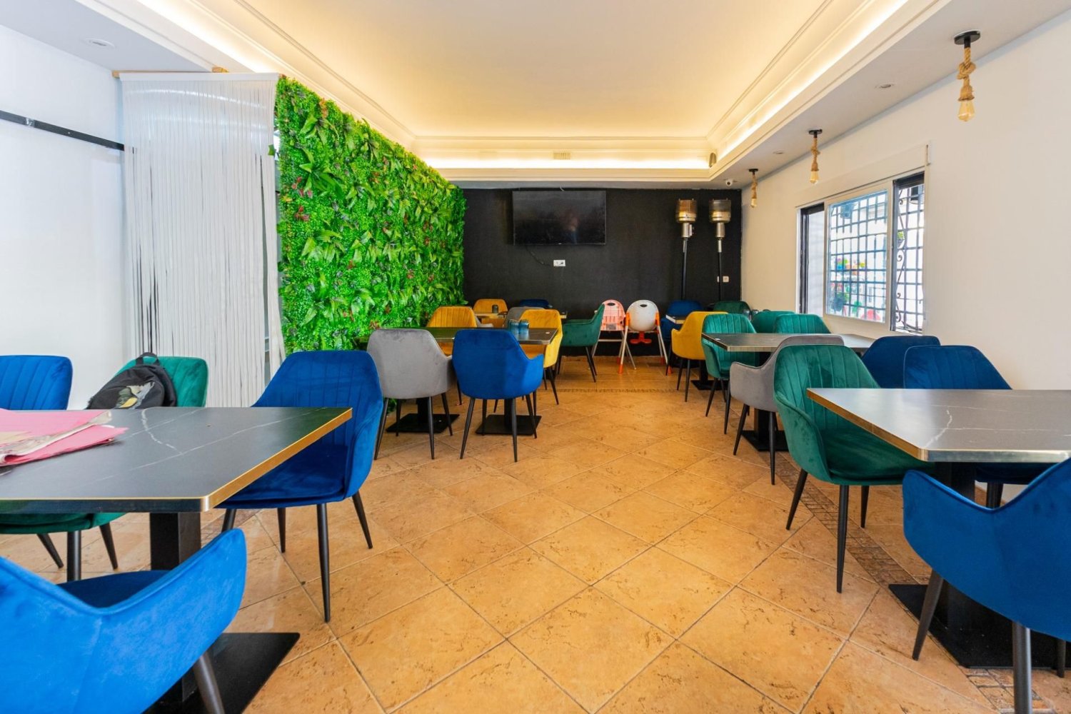  عقار تجاري في Marbella, Spain 86متر مربع رقم 171536