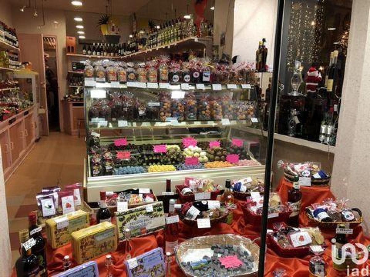 88m² Office in La Bourboule, France No. 17545