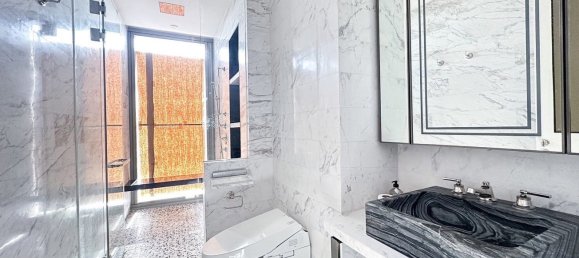 3 bedrooms Condo in Bangkok, Thailand No. 8954 8