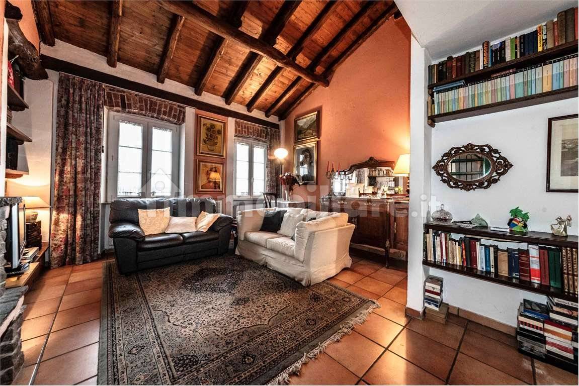 Apartamento de 2 habitaciónes en Lomazzo, Italy No. 228475