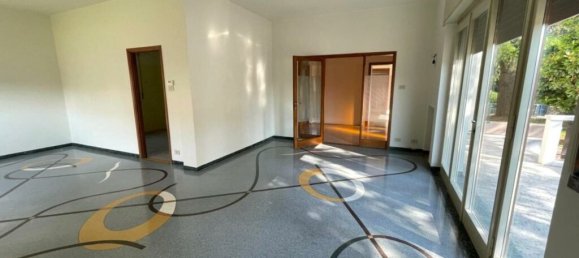 4 Schlafzimmer Villa in Pordenone, Italy, Nr. 361552 9