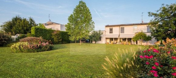 5 bedrooms Villa in Ponte San Nicolò, Italy No. 329092 30