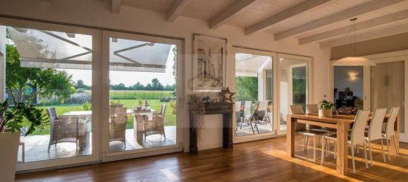 5 bedrooms Villa in Ponte San Nicolò, Italy No. 329092 2