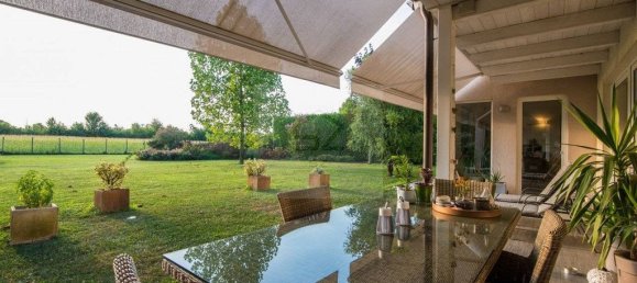 5 bedrooms Villa in Ponte San Nicolò, Italy No. 329092 34