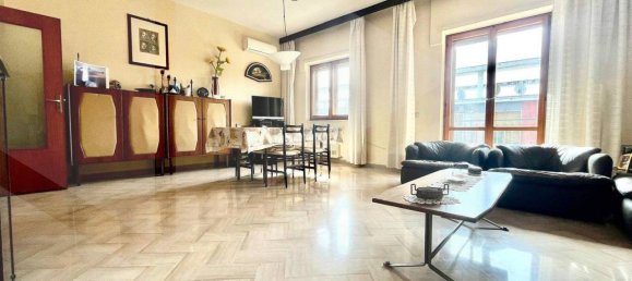 3 bedrooms Apartment in Bari, Italy No. 18635 5
