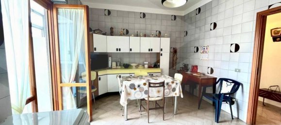 3 bedrooms Apartment in Bari, Italy No. 18635 7