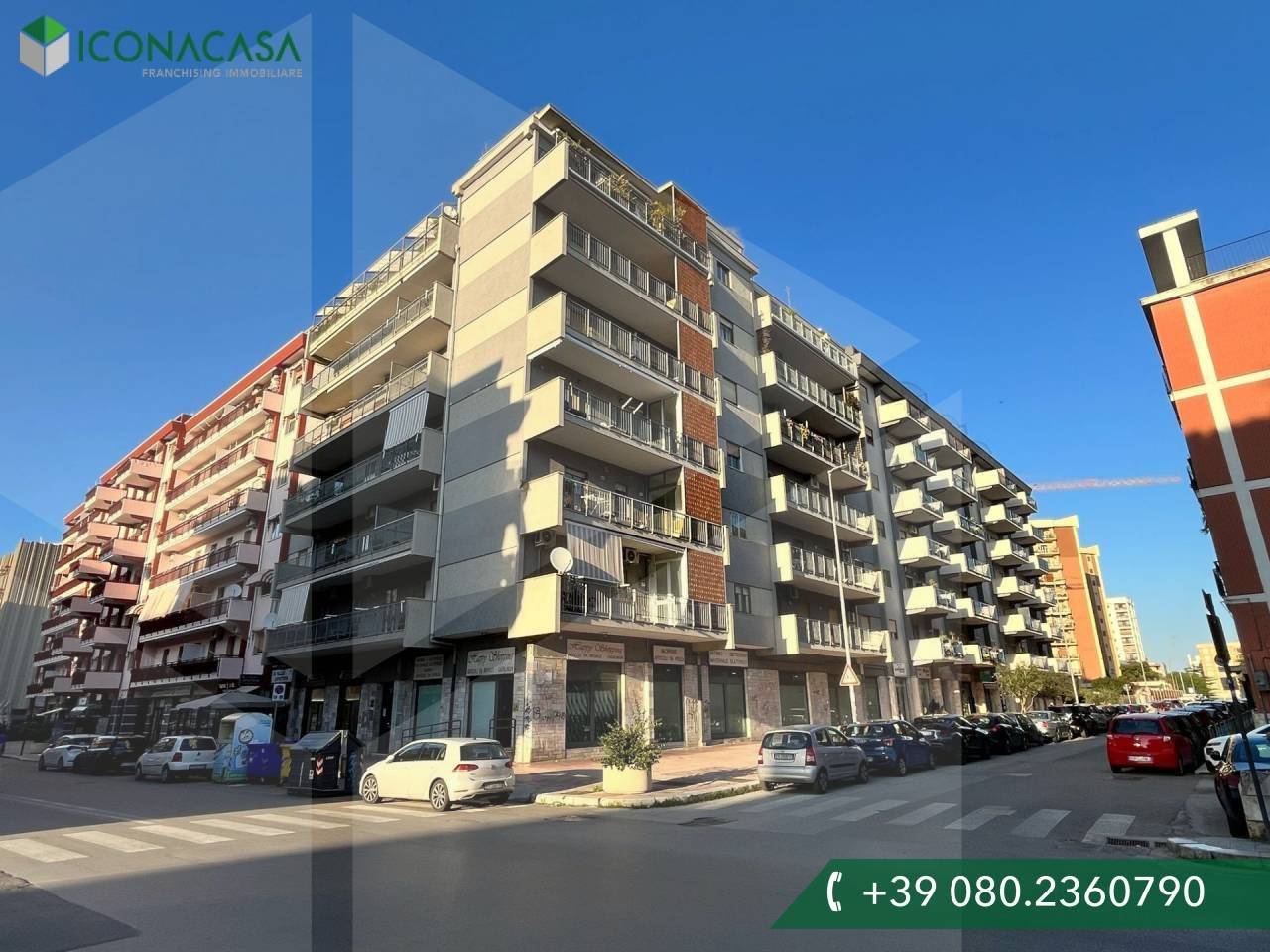 3 bedrooms Apartment in Bari, Italy No. 18635