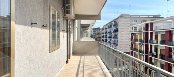 3 bedrooms Apartment in Bari, Italy No. 18635 9