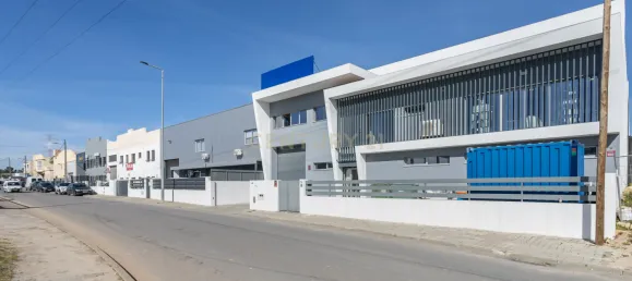 598m² Warehouse in Seixal, Portugal No. 98996 5