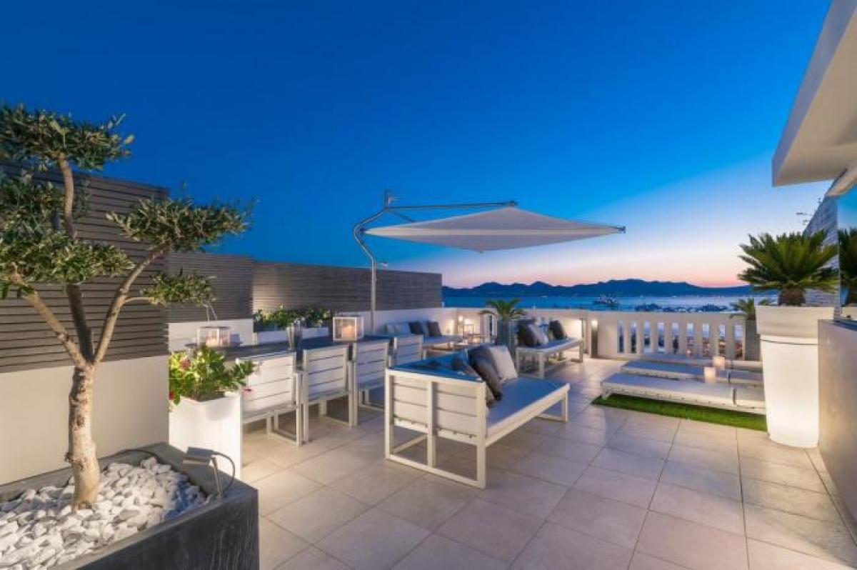 3 bedrooms Apartment in Cannes, France No. 2819