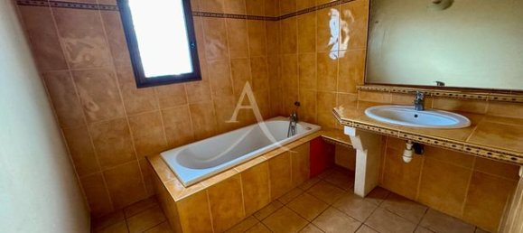 5 bedrooms Villa in Gard, France No. 280209 11