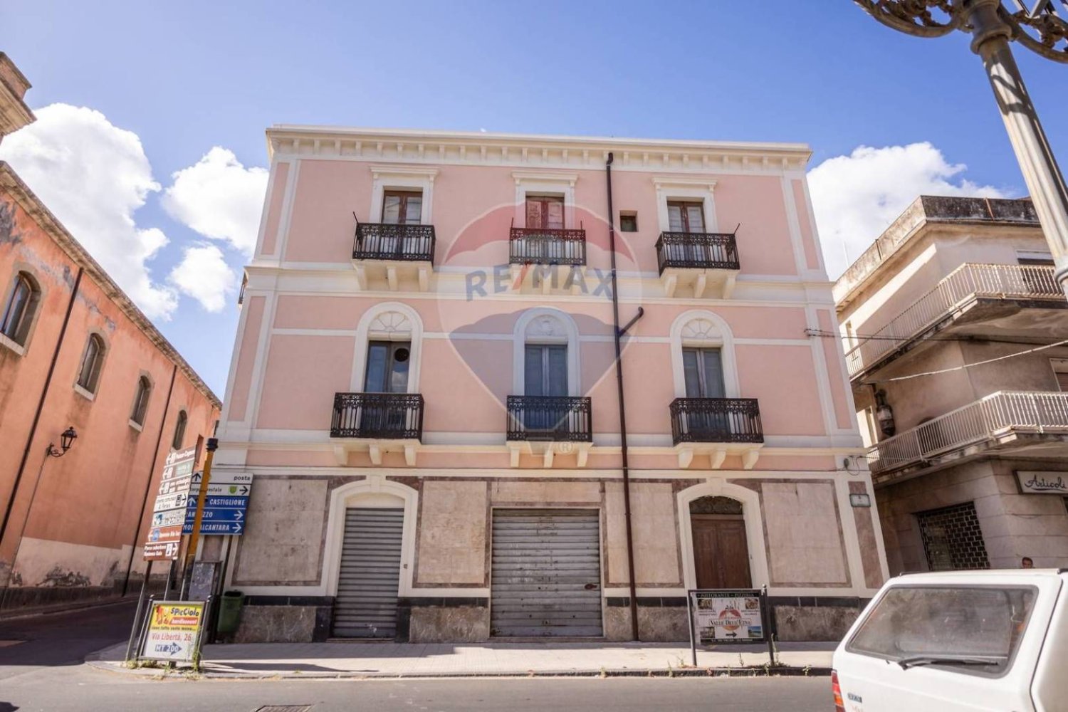 Propiedad comercial de 5 habitaciónes en Francavilla di Sicilia, Italy No. 265877