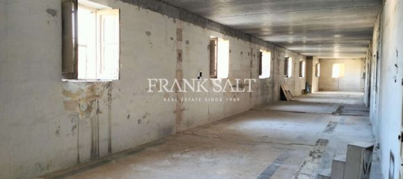 3 bedrooms Apartment in Floriana, Malta No. 2674 2