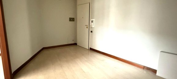 100m² Commercial property in Rovigo, Italy No. 295381 3