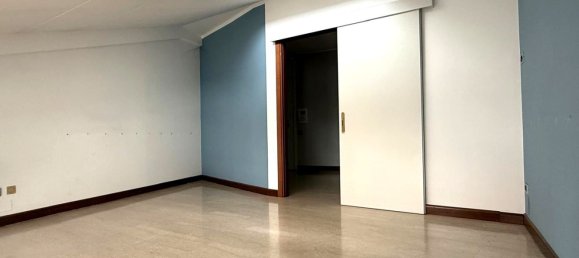 100m² Commercial property in Rovigo, Italy No. 295381 2